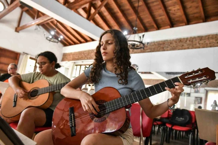 Muratpaşalı çocuklar sanatla iç içe
