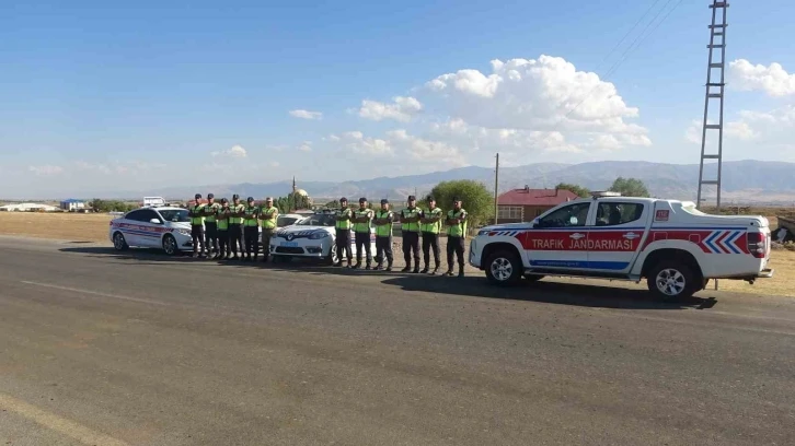 Muş’ta jandarma ekipleri, 479 öğrenciye emniyet kemerinin önemini anlattı
