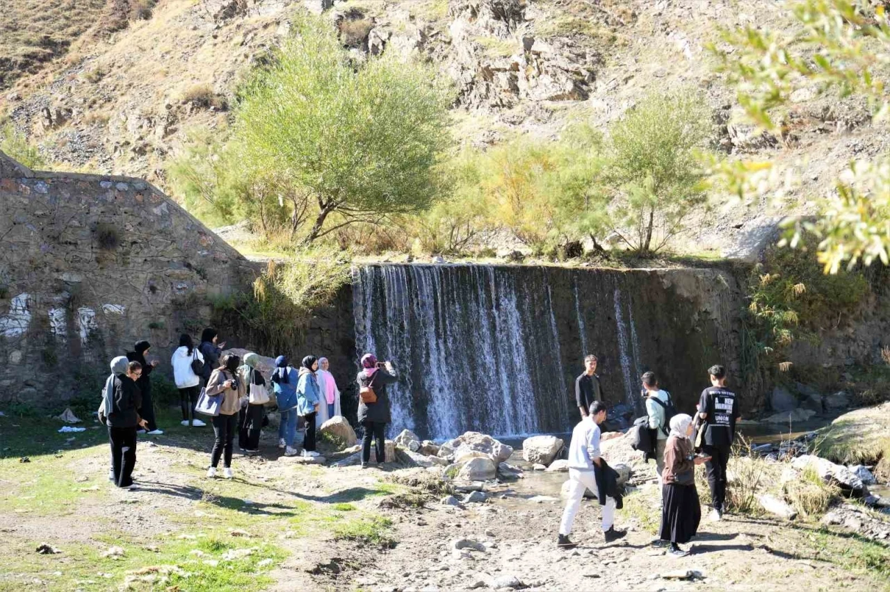 Muş’ta teknoloji bağımlılığına karşı doğa yürüyüşü düzenlendi
