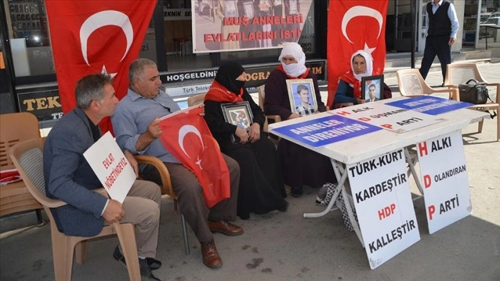 Muşlu aileler çocuklarına kavuşma ümidiyle HDP önündeki eylemlerini sürdürdü