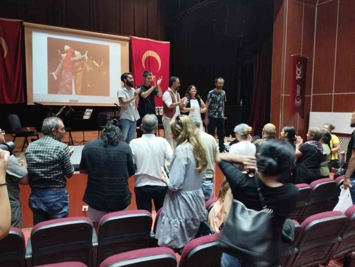 Müzisyen Umut Gündüz eşiyle birlikte Varto’da üç dilli konserini verdi
