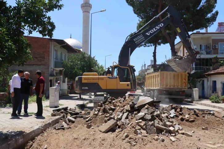 Nazilli Belediyesi yolları bir bir yeniliyor
