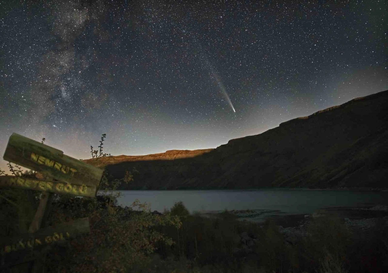 Nemrut Krater Gölü’nde Atlas kuyruklu yıldızı görüntülendi