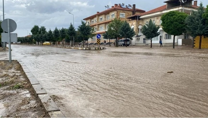 Nevşehir’de sağanak sele neden oldu, tarım arazileri sular altında kaldı
