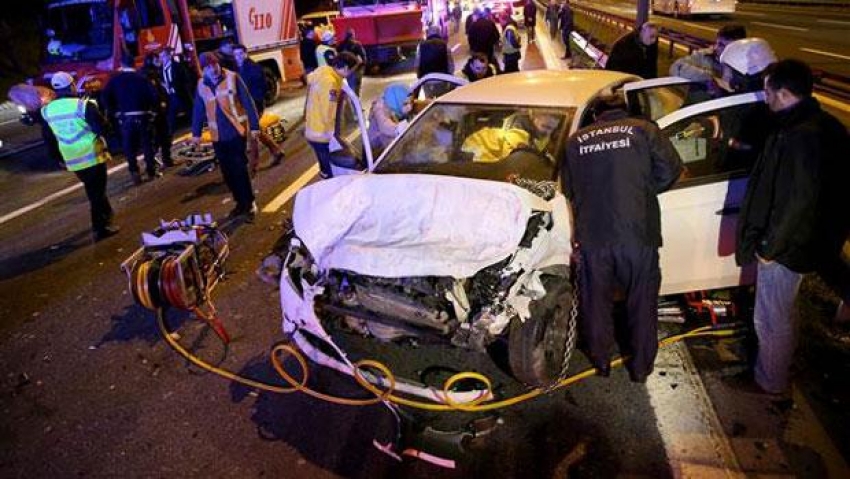 TEM'de feci kaza: 1 ölü 3 yaralı