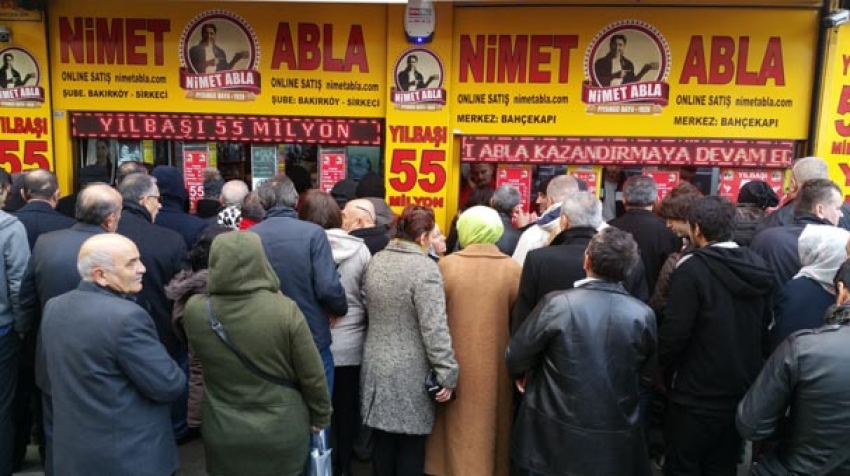 Yaklaşan yılbaşıyla birlikte  Nimet Abla'da kuyruklar oluştu