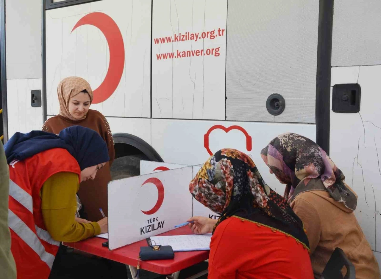 Öğrenci velileri kan bağışında bulundu
