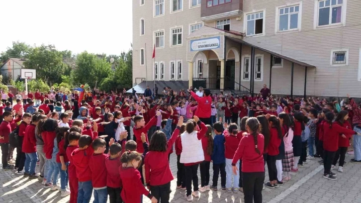 Öğrenciler gönüllülerle doyasıya eğlendi
