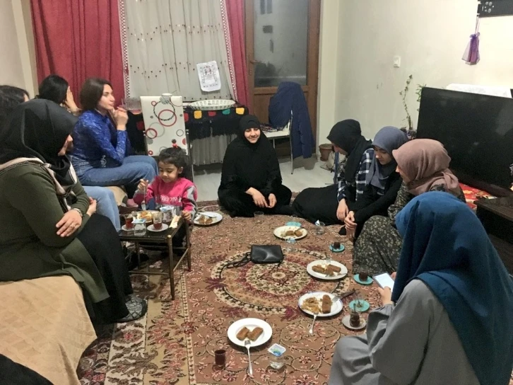 Öğrenciler iftarı aile evinde yaptı
