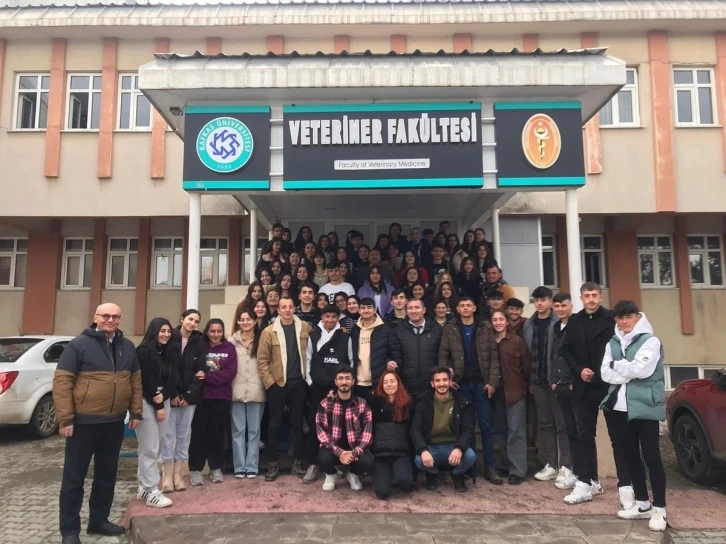 Öğrenciler Kafkas Üniversitesi’ni gezdi
