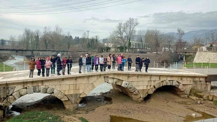 Öğrenciler tarihi yerleri gezdi
