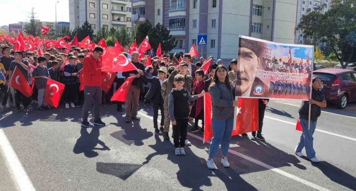 Öğrencilerden "Cumhuriyet" yürüyüşü
