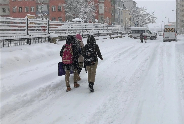 Olumsuz hava koşulları nedeniyle bazı il ve ilçelerde eğitime ara verildi