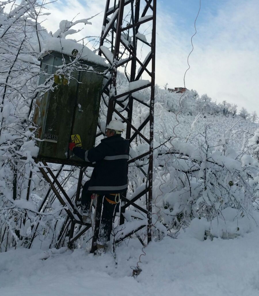 Kar elektrikleri kesti