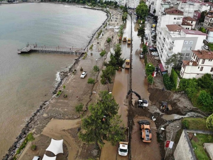 Ordu’da sel ve heyelan sonrası kapanan sahil yolu havadan görüntülendi
