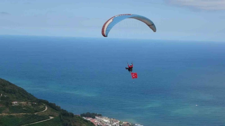 Ordu semaları yamaç paraşütleri ile renklendi
