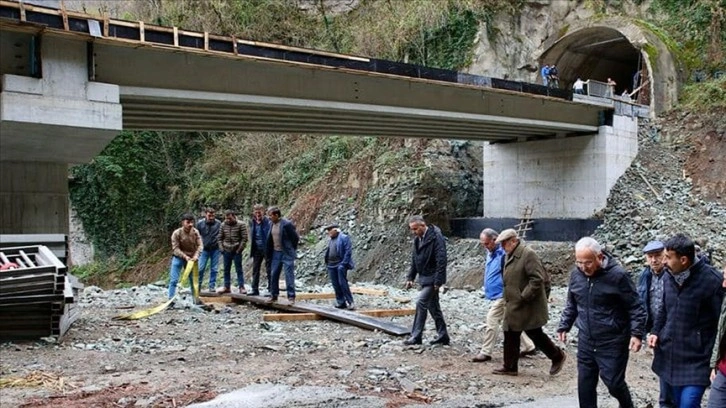 Ordu'da heyelan nedeniyle kapalı Karadeniz-Akdeniz yolundaki çalışmalarda sona gelindi