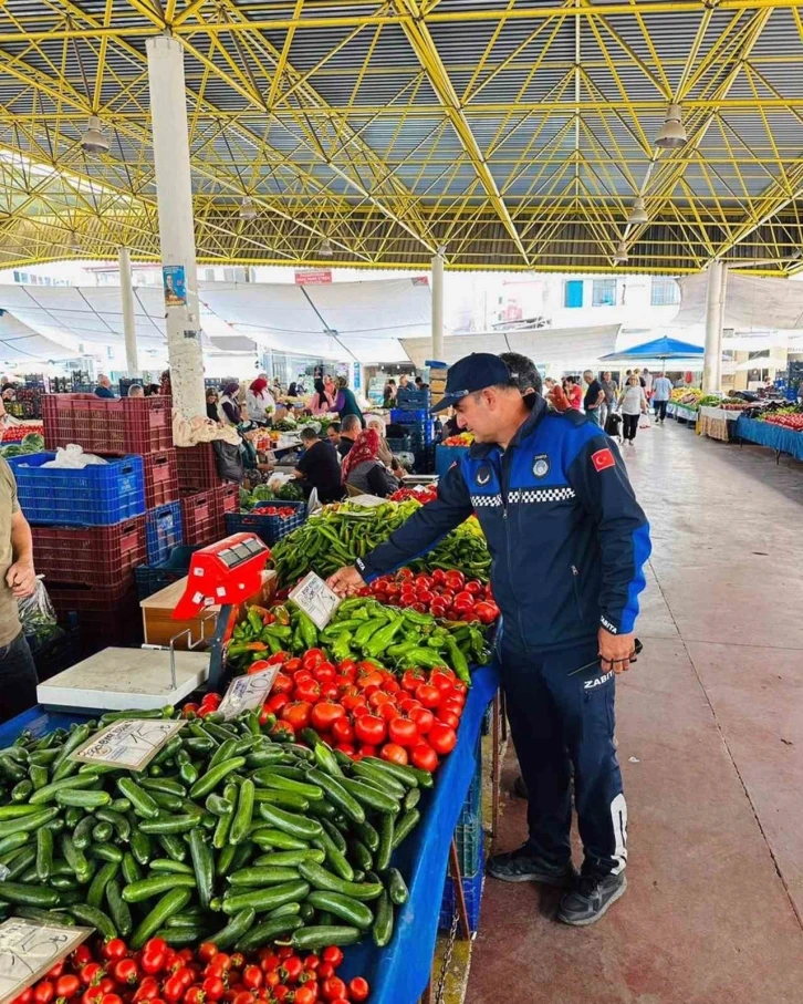 Ortaca zabıtasının etiket denetimleri sürüyor
