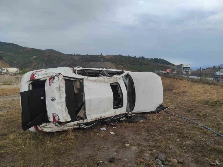 Osmaniye’de otomobil şarampole devrildi: 1’i ağır 3 yaralı
