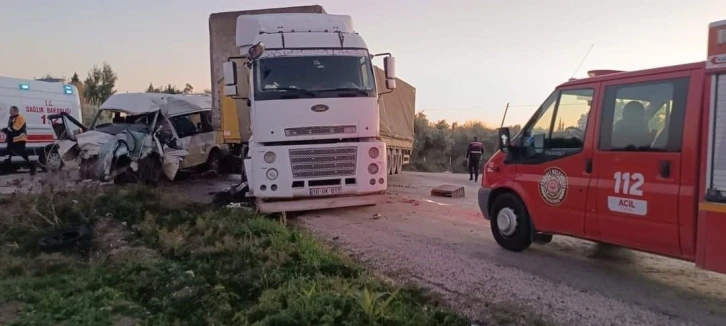 Osmaniye’de tır ile minibüs çarpıştı: 2 ölü, 2 ağır yaralı
