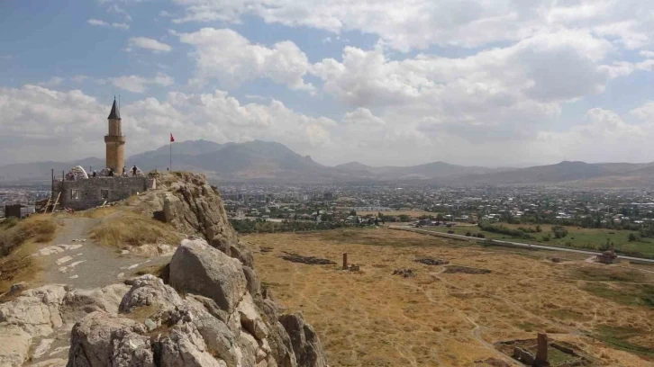 Osmanlı’nın Van’daki sembolü yeniden ibadete açılıyor
