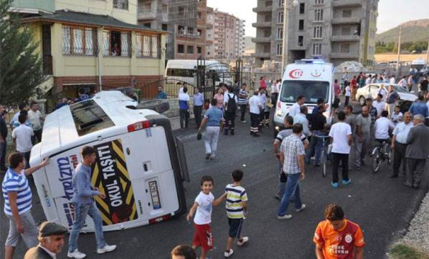 Korkunç kaza! İçi öğrenci doluydu