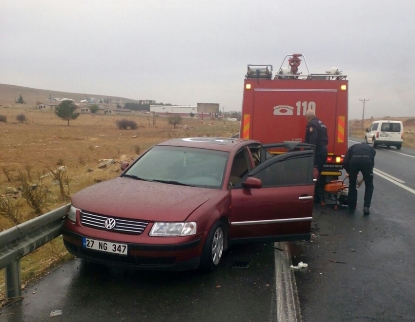 Otomobille minibüs çarpıştı: 10 yaralı