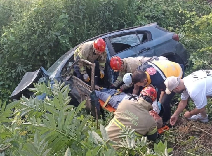 Bursa'da otomobil dere yatağına uçtu: 1 ölü 3 yaralı