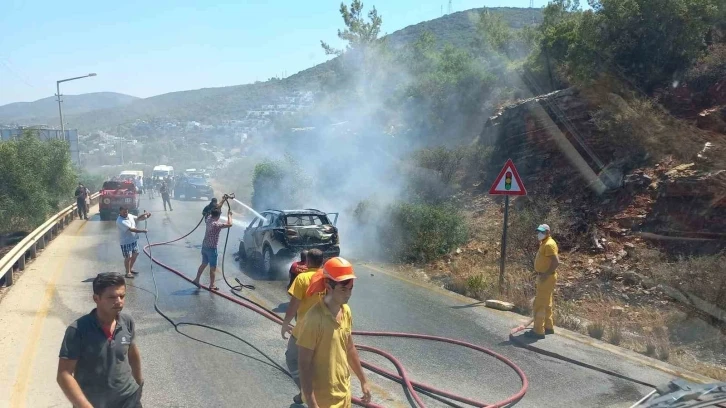 Otomobil metal yığınına döndü
