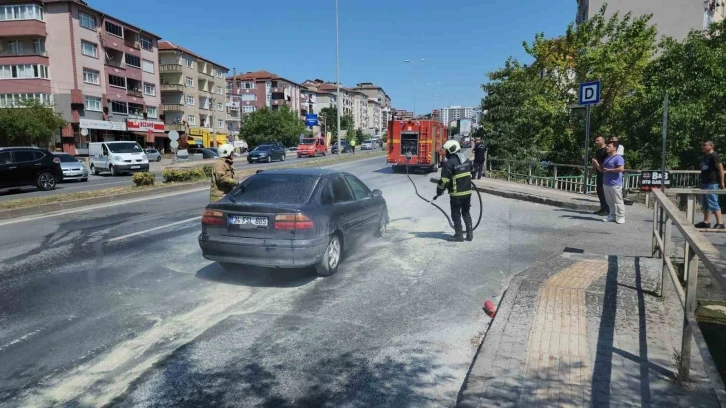 Otomobilde çıkan yangın paniğe yol açtı
