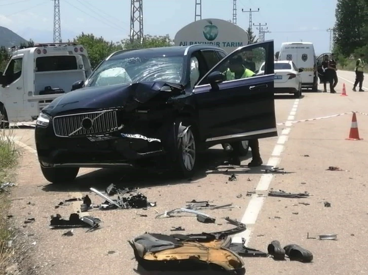 Otomobili ile pat pat çarpıştı: 1 ölü, 3 yaralı
