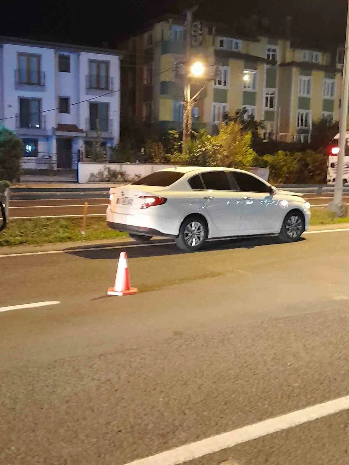 Otomobilin çarptığı 3 çocuk annesi kadın hayatını kaybetti
