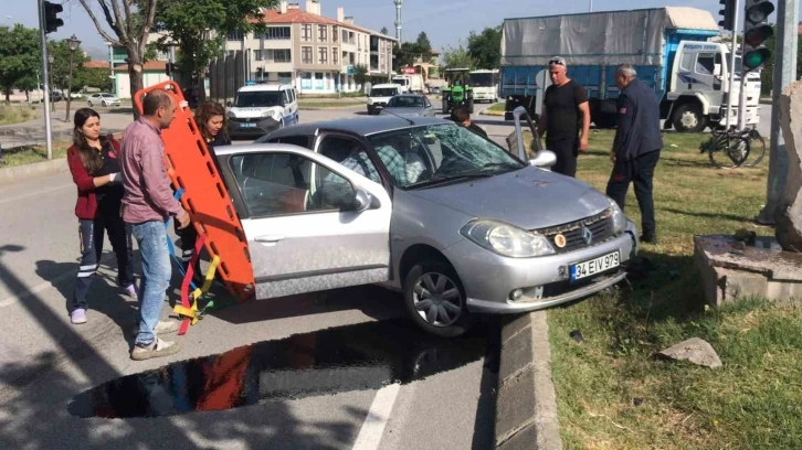 Otomobilin çarptığı bisiklet sürücüsü hayatını kaybetti
