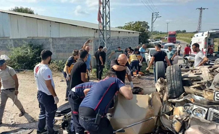 Otomobilin hurdaya döndüğü kazada 7 kişi yaralandı
