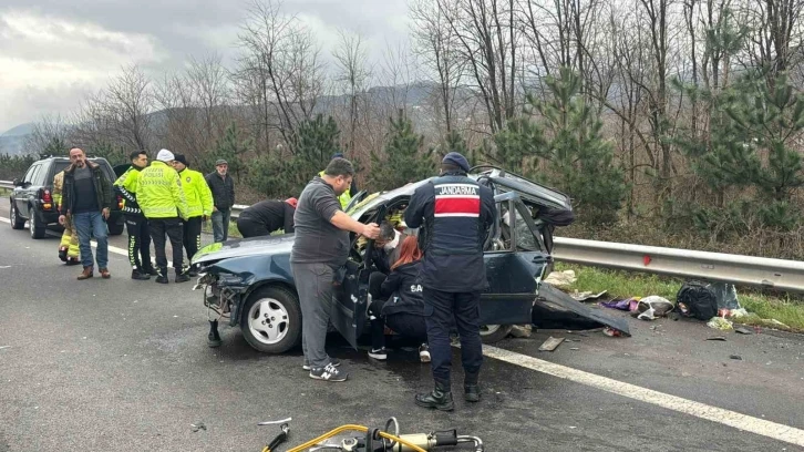 Otoyolda feci kaza: 1 ölü, 2’si ağır 5 yaralı
