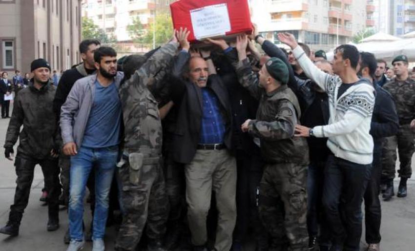 Özel harekat polisleri tekbir getirerek gözyaşı döktü