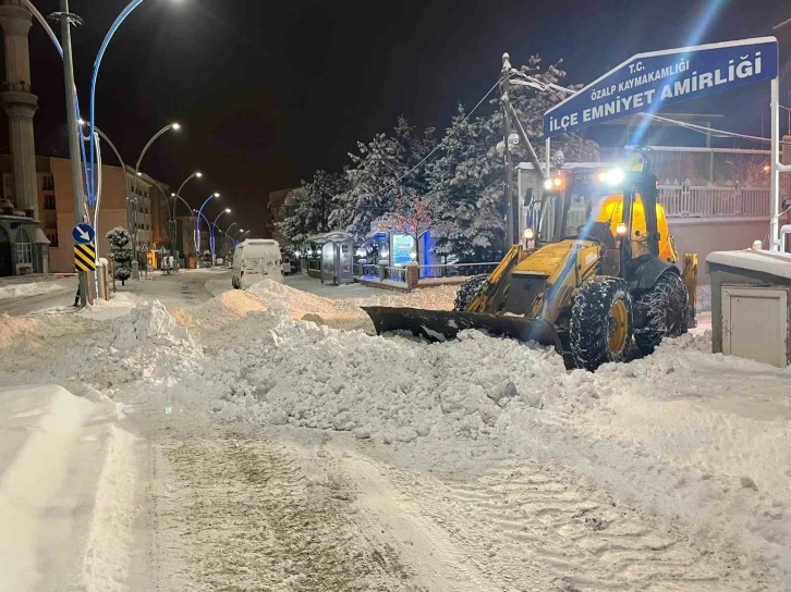 Özalp’ta 31 yerleşim yolu ulaşımda kapandı
