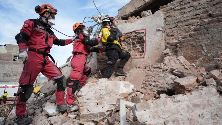 Bursa’da nefes kesen deprem tatbikatı...