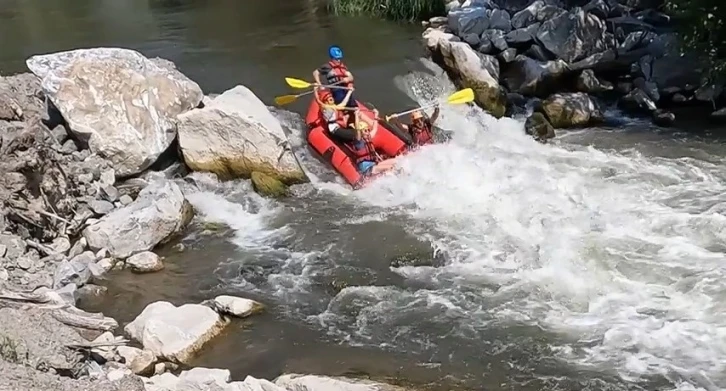 Dağcıların nefes kesen rafting heyecanı