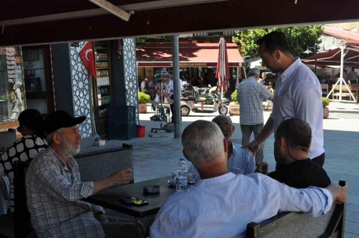 (ÖZEL) Genç muhtar baba mesleğini ve esnaflığı bir arada götürerek takdir topluyor
