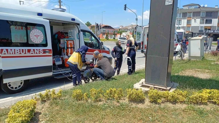 Özel halk otobüsü ile otomobil çarpıştı: 5 yaralı