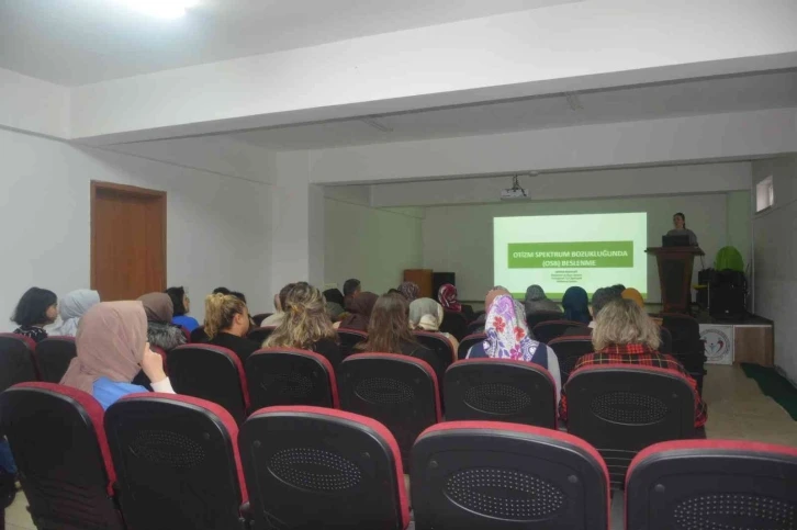 Özel öğrencilerin ailelerine sağlıklı beslenme semineri
