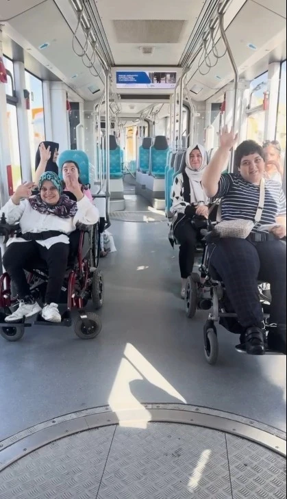 Özel vatandaşların tramvay heyecanı
