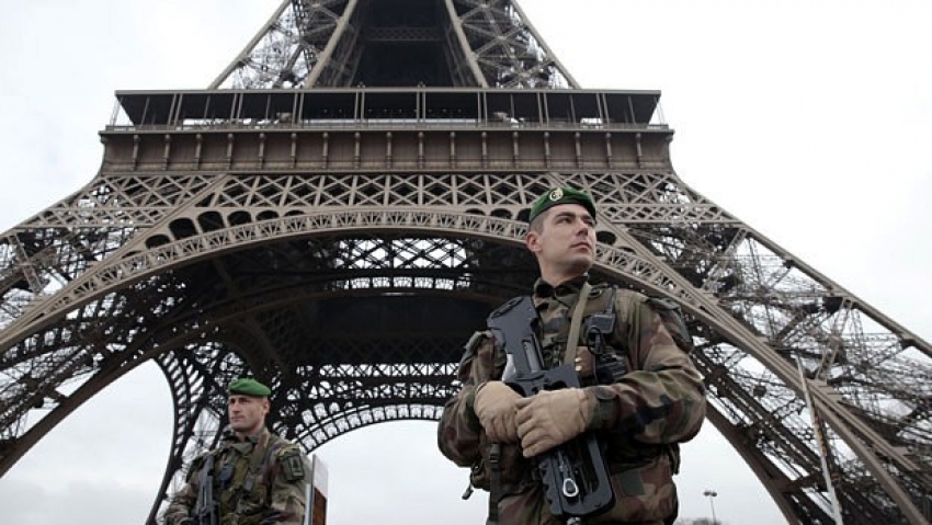 Paris'te bir kez daha terör alarmı