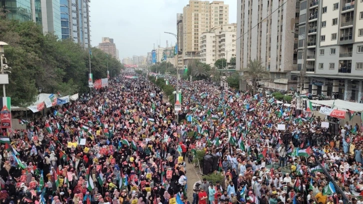 Pakistan’da on binlerce kişiden Filistin’e destek gösterisi
