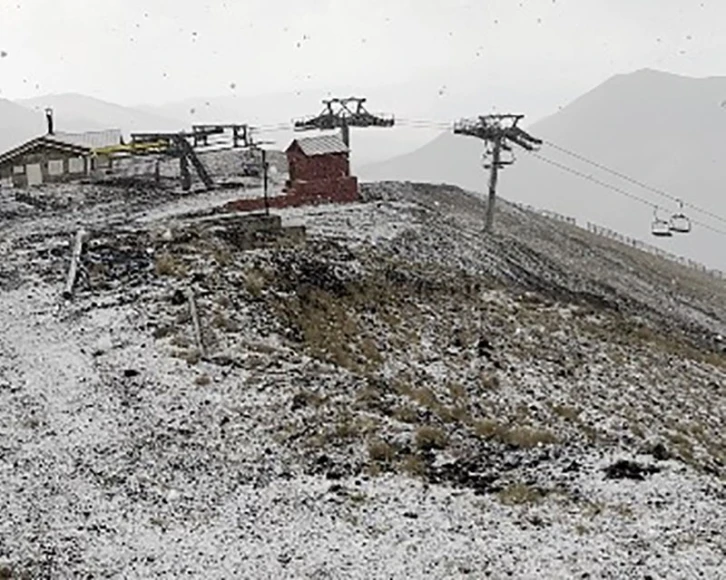 Palandöken’in zirvesi beyaza büründü
