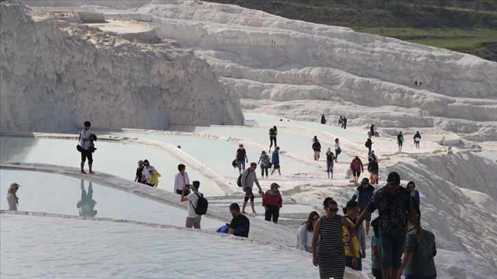 Pamukkale bayramda ziyaretçilerini ağırlıyor