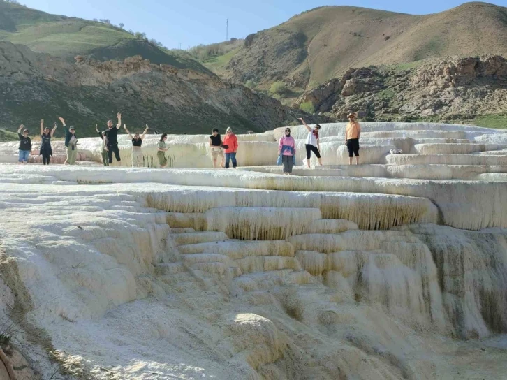 Pamukkale değil Başkale travertenleri
