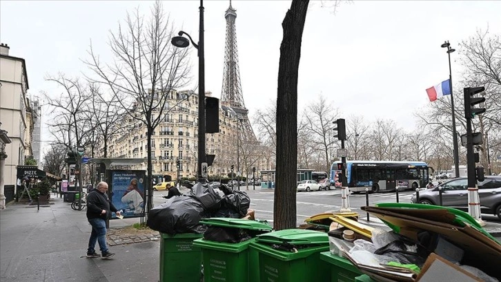 Paris Belediyesi, kentteki “çöp yığınlarına