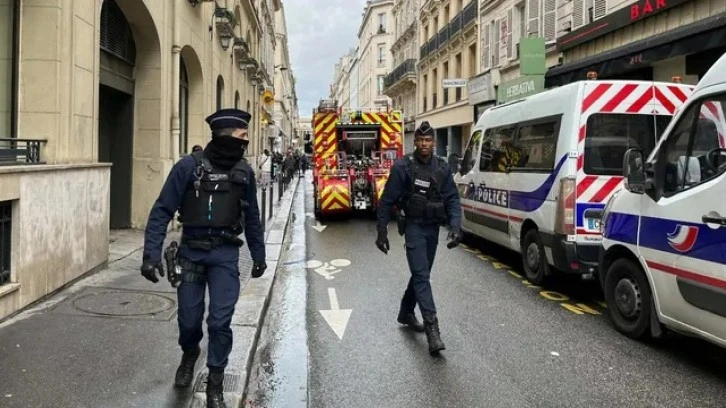 Paris'te silahlı saldırı